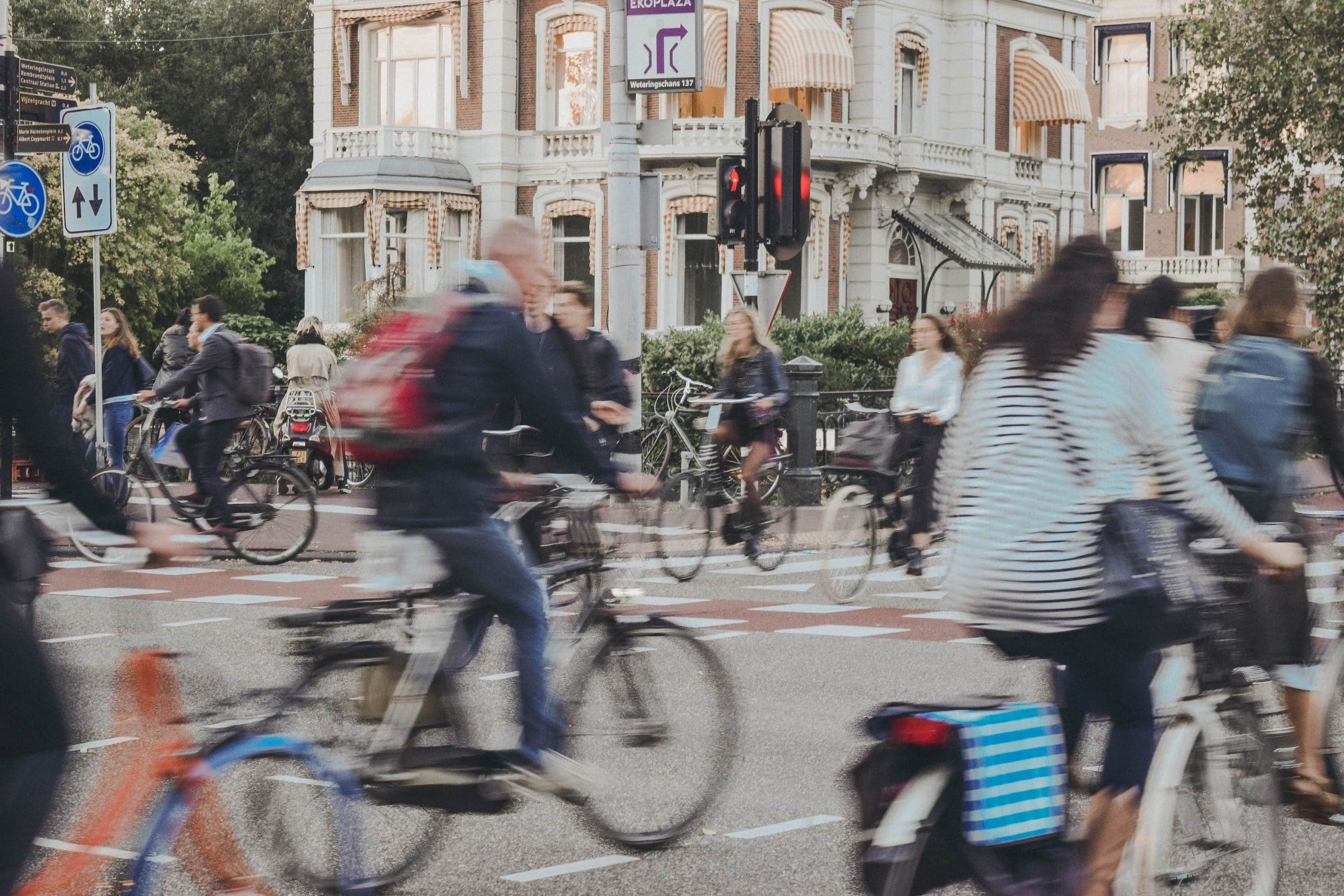 Amsterdam lobt einen Wettbewerb mit dem Thema: „Unterschiedliche Geschwindigkeiten auf Fahrradwegen“ aus. Wie das aussieht, lesen Sie hier. Foto: Noralí Nayla on Unsplash