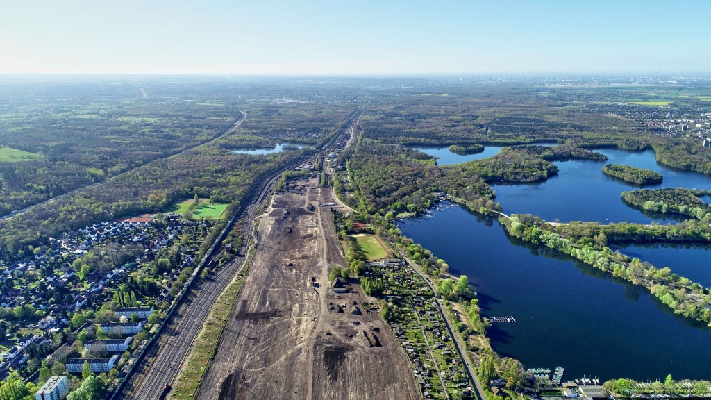 Der Bau des neuen Wohngebiets „6-Seen-Wedau – Wohnen am Wasser“ startet mit einem Rekord: Die längste Klimawand der Welt soll entstehen. (Foto: Redaktion Jensen media)