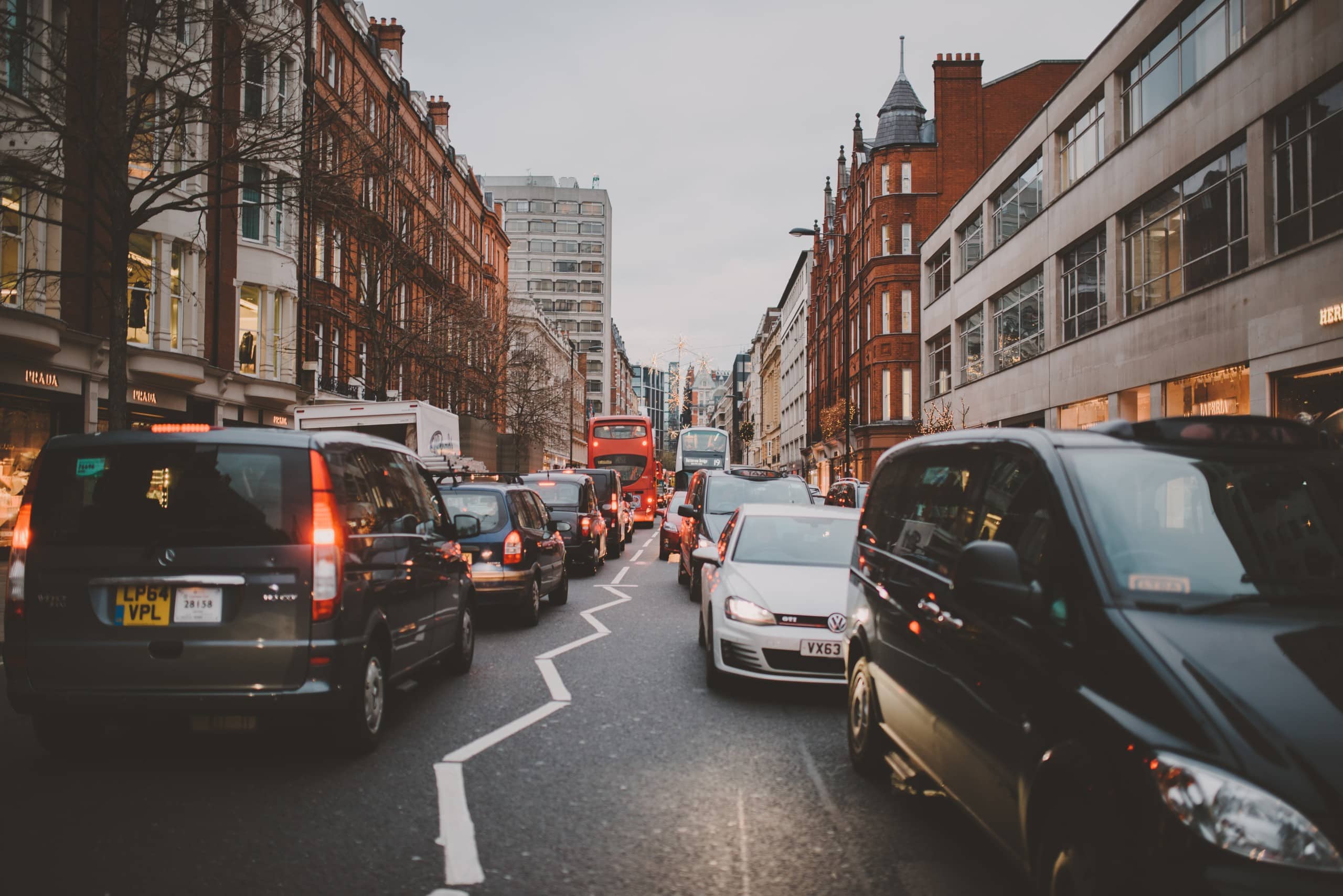 In London verlieren Autofahrende pro Jahr durchschnittlich 156 Stunden im Verkehr - das sind 6,5 Tage. Bildquelle: Unsplash