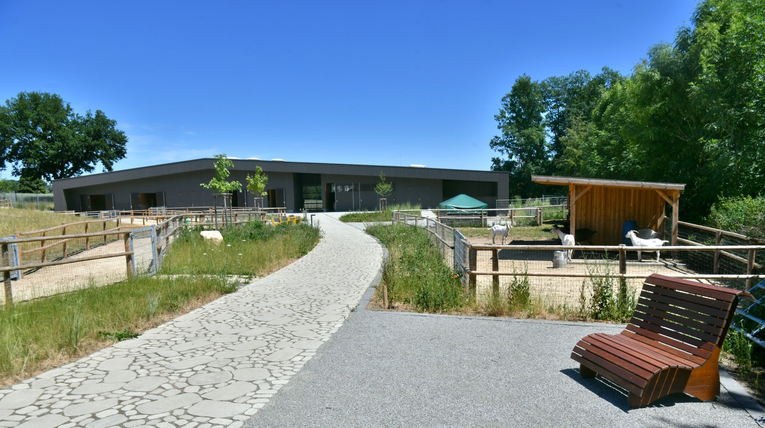 Die Neuplanung des Tiergartens beinhaltet mitunter ein neues Eingangsgebäude mit großem Spielplatz auf dem Vorplatz. Foto: LGS Fulda