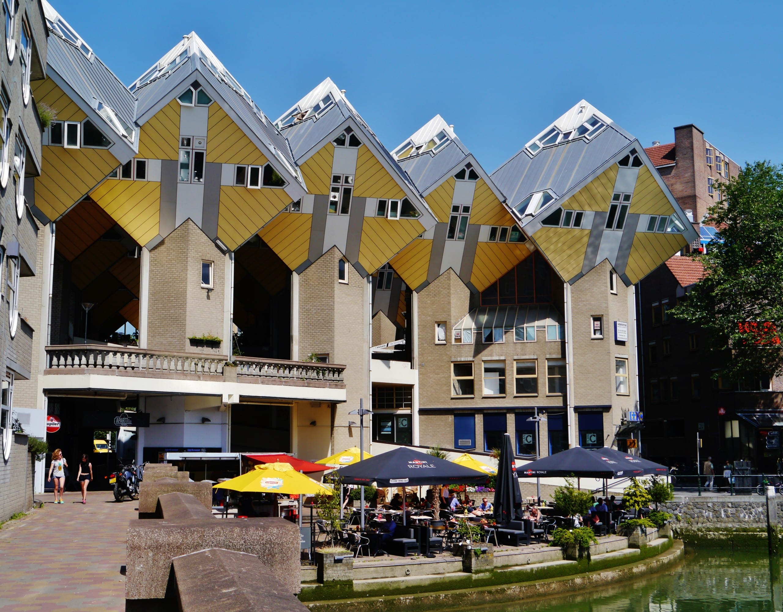 38 der Kubushäuser in Rotterdam sind bewohnt. Bildquelle: Zairon, CC BY-SA 4.0 , via Wikimedia Commons