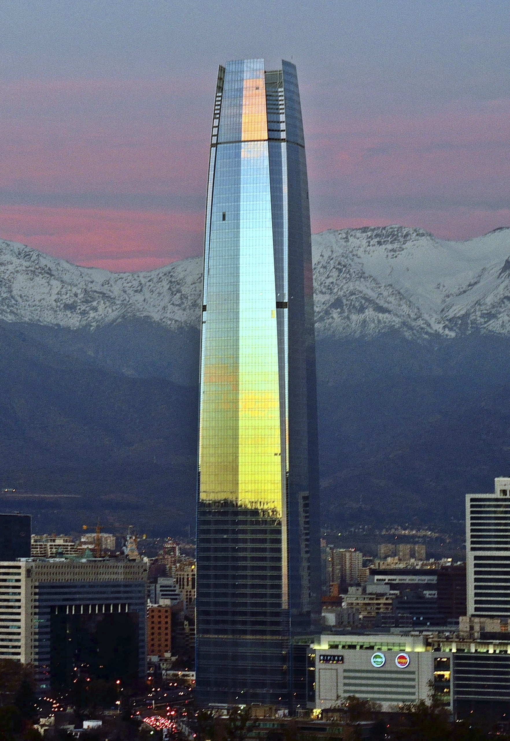 Der Gran Torre Santiago in Chile, Foto: javier, CC BY 2.0 , via Wikimedia Commons
