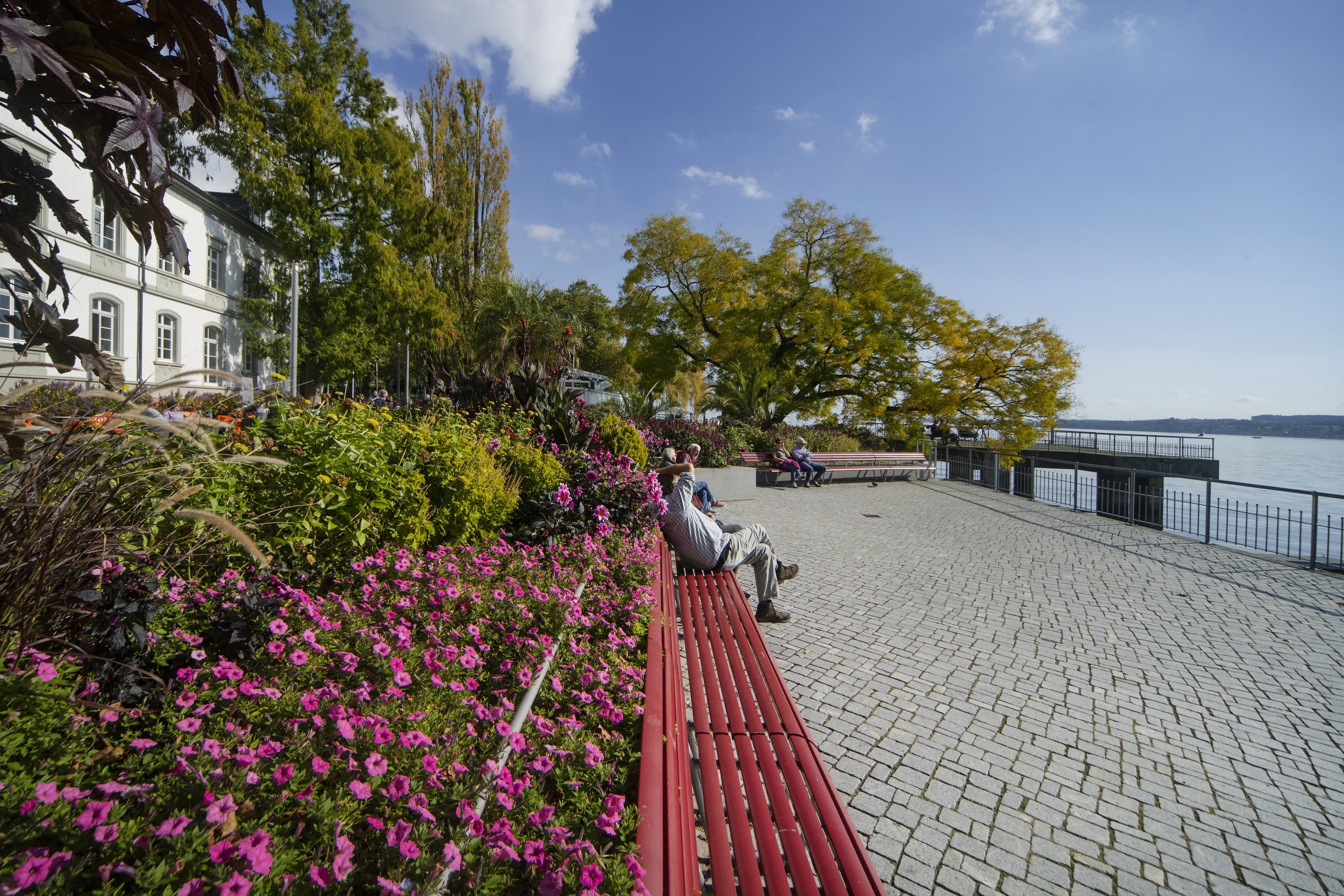 Mit einer Kombination aus Uferpark und urbaner Promenade schafft relais zwei Gegenpole. Bildquelle: ©Hanns Joosten