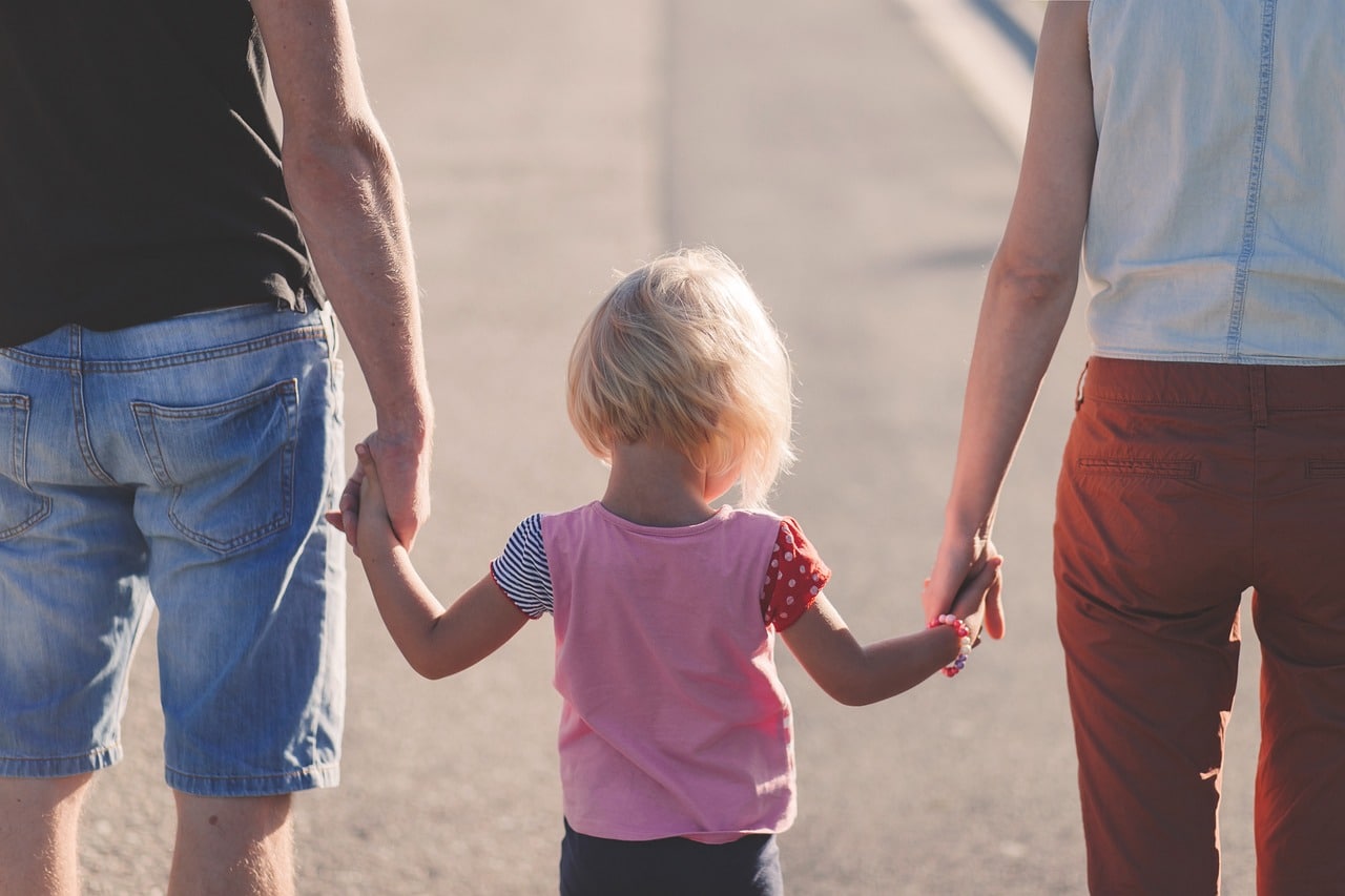 Das Elterngeld soll als staatliche Leistung die Gleichberechtigung in Deutschland fördern - doch ein aktueller Gesetzentwurf hat zu hitzigen Debatten geführt. Bildquelle: Pixabay