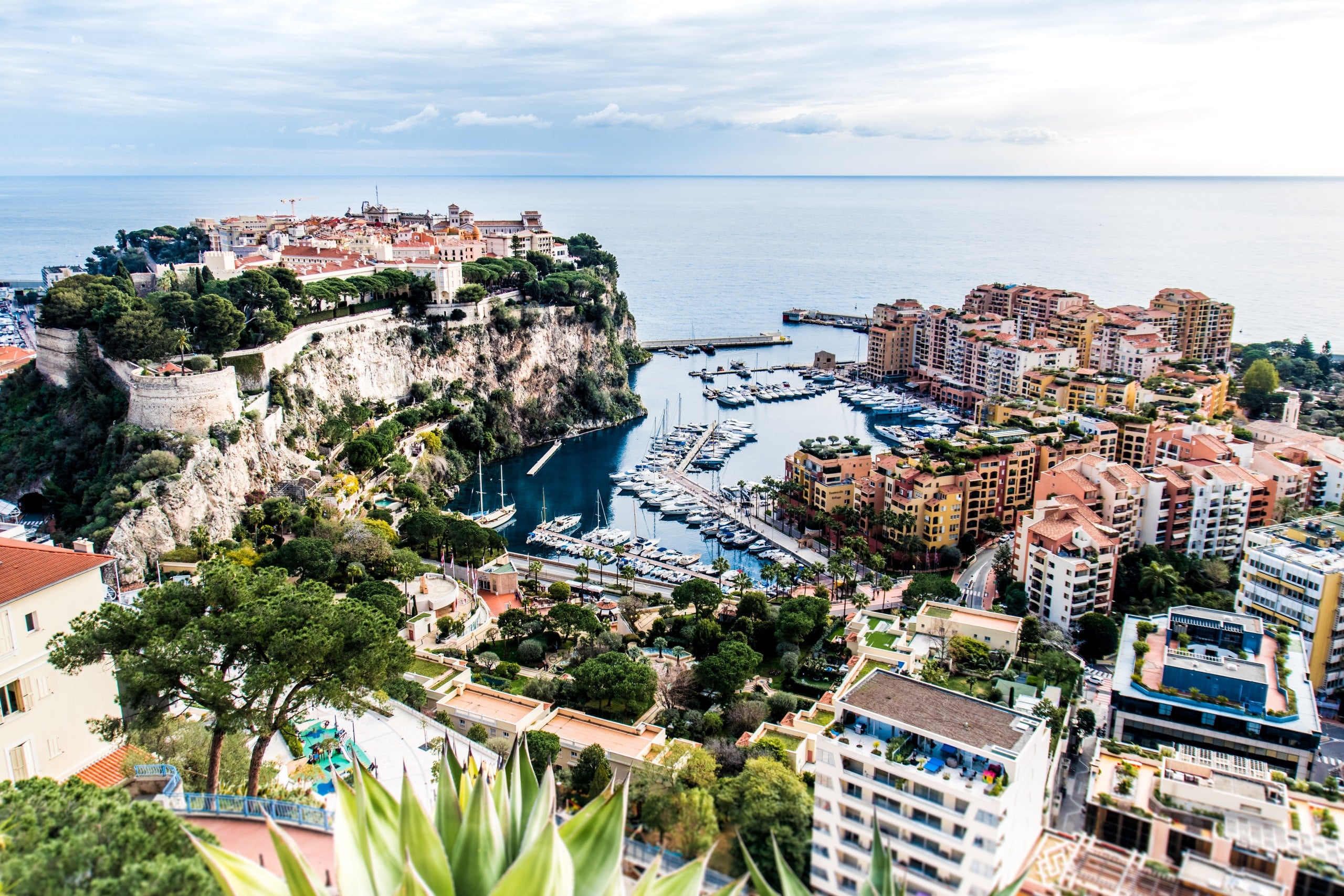 Monaco ist das zweitkleinste Land der Welt nach Fläche. Nach Einwohnerzahl liegt Tuvalu auf Platz 2. Bildquelle: Unsplash